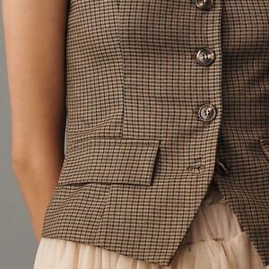 FLAT WHITE BUTTON-FRONT TANK VEST